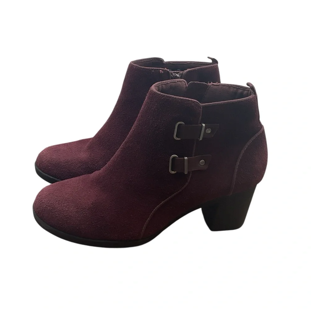 Clarks Rich Burgundy suede season color Ankle Booties size‎ 8
